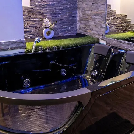 Lejlighed Jacuzzi, Appart Moderne, 30 Metres De La *